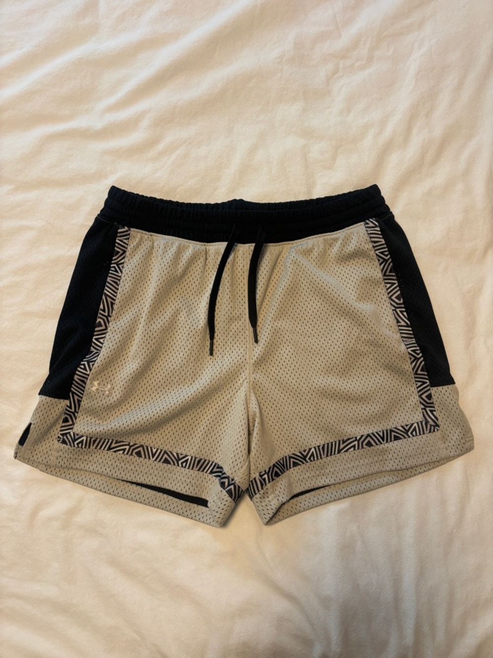 Under Armour Women's UA Zone Pro 5" Mesh Basketball Shorts - Khaki